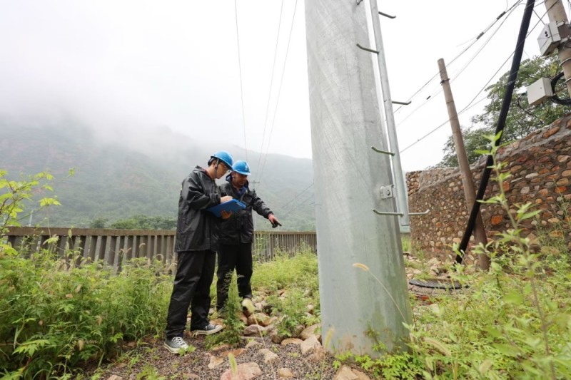 “龙吸水”排水车就位！325支电力抢修队伍已在北京市分区驻扎