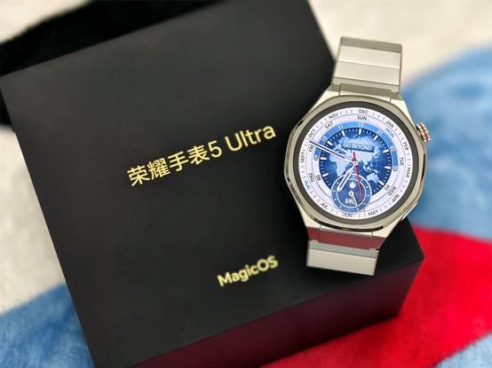 荣耀手表5 Ultra评测：腕间健康守护者，科技与美学的完美融合
