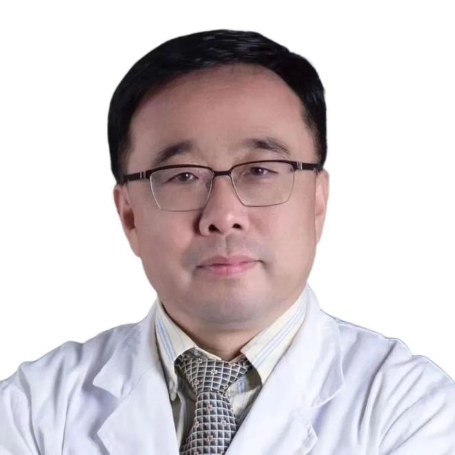 8月24日，上海瑞金医院无锡分院骨科执行主任张云海到太原市人民医院坐诊