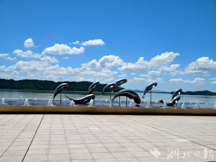 中国·江豚湾(湖北日报全媒记者 汪子轶 摄)